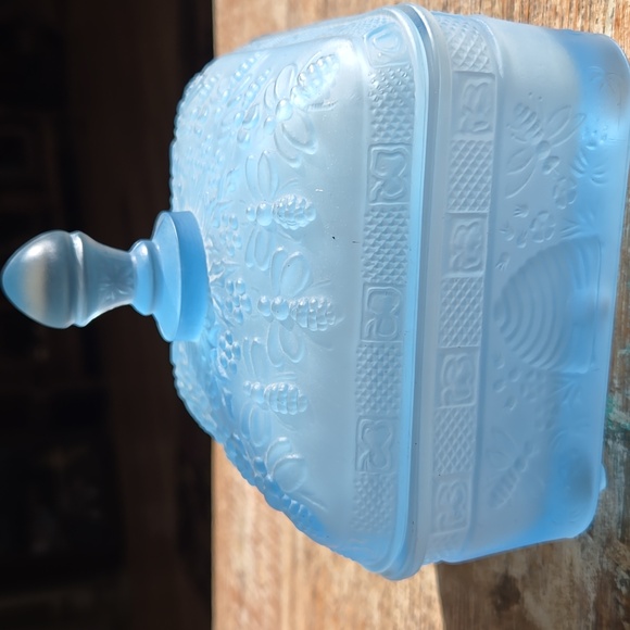 INDIANA GLASS Tiara Blue Satin Beehive Covered CANDY DISH - Picture 6 of 6